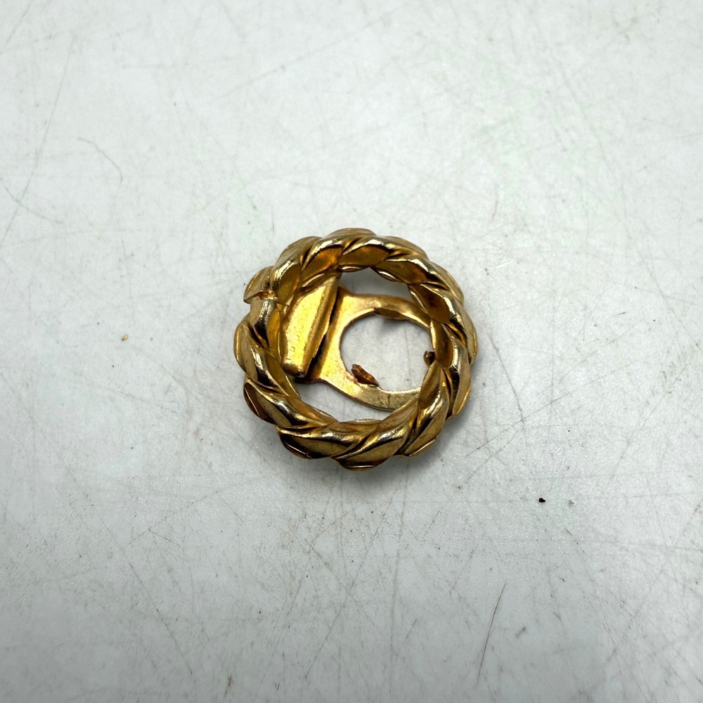 Vtg Gold Tone Twisted Rope Scarf Ring Clip Circle Textured Metallic Accessory